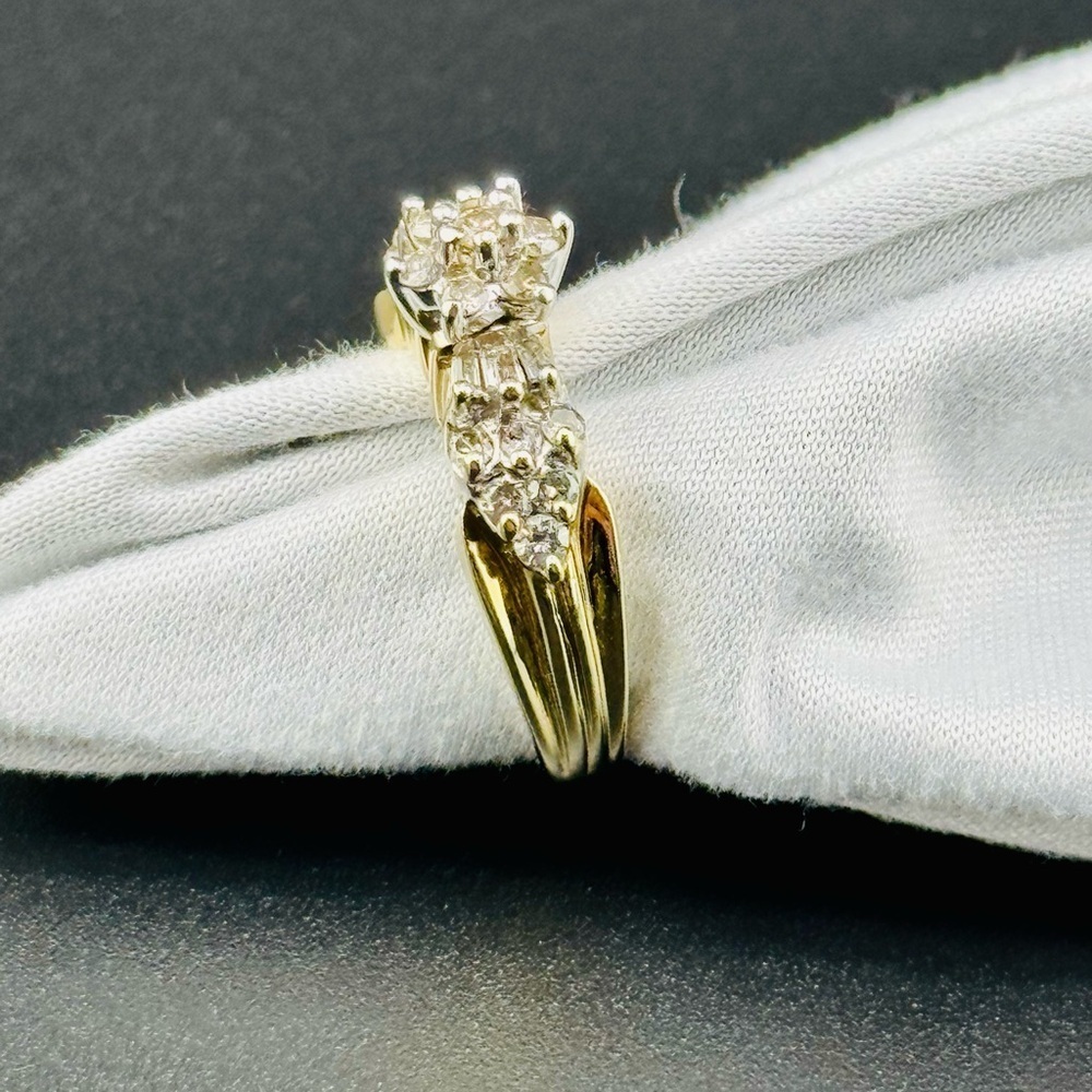 10K Gold Ladies Beautiful Diamond Cluster Ring Size 5.5 Weighs 4 Gram very clean - Picture 8 of 14